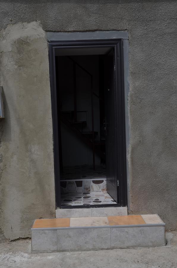 Guest House Uta Tbilisi Exterior photo