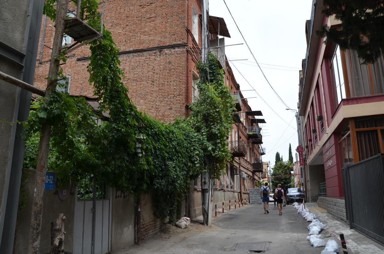 Guest House Uta Tbilisi Exterior photo