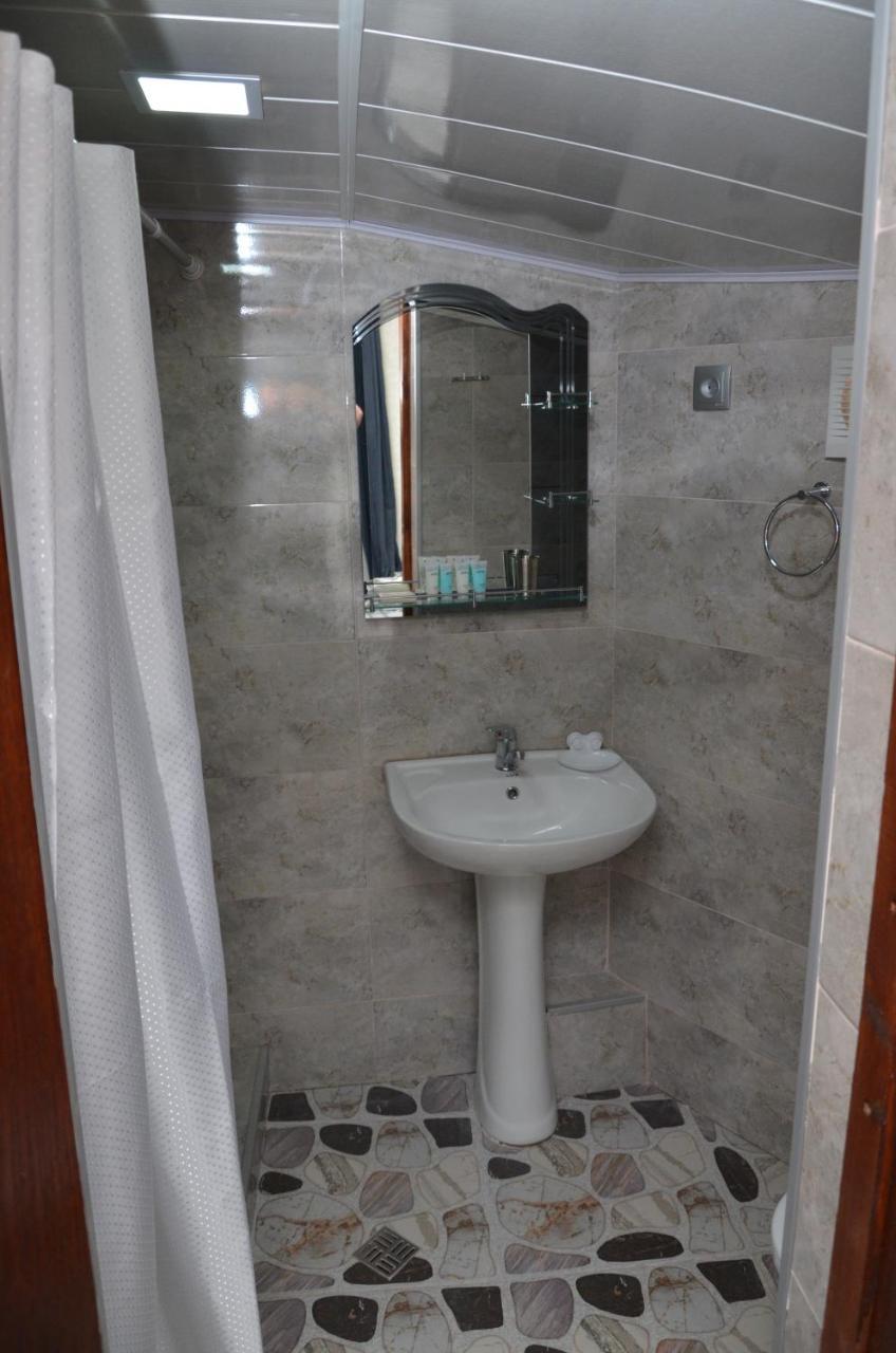 Guest House Uta Tbilisi Exterior photo